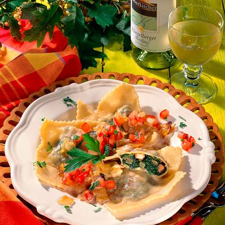 Spinatmaultaschen mit geschmolzenen Zwiebeln Rezept Spinatmaultaschen mit geschmolzenen Zwiebeln Rezept
