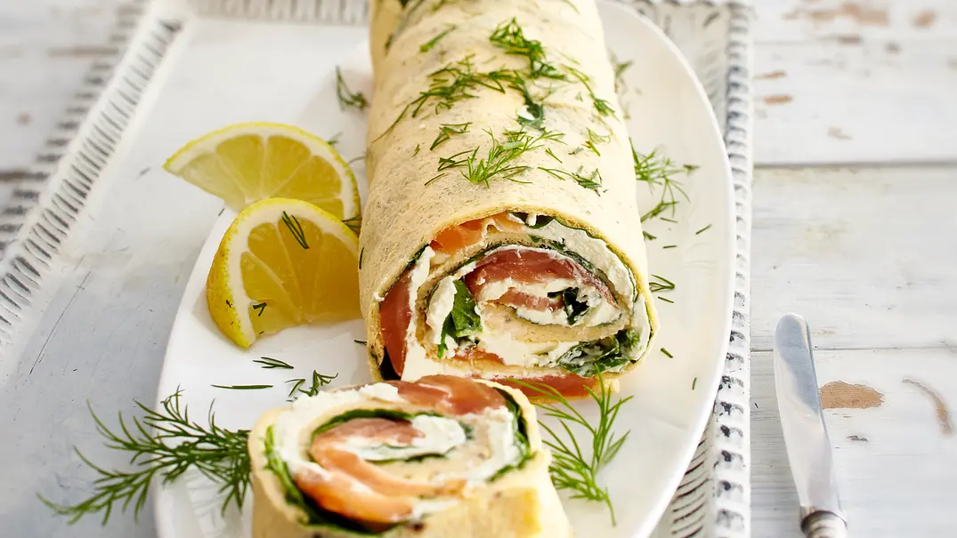 Spinatomelett-Rolle mit Lachs Rezept - Foto: LECKER @ Bauer Media Group Spinatomelett-Rolle mit Lachs Rezept - Foto: LECKER @ Bauer Media Group