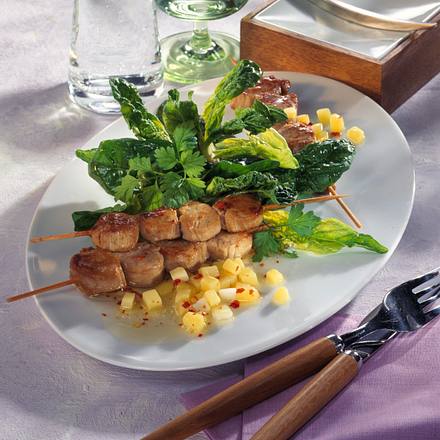 Spinatsalat mit Kartoffeldressing zu Filetspießen Rezept