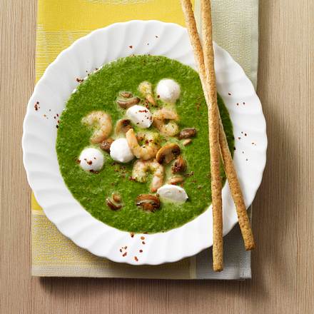Spinatsuppe mit Pilzen und Shrimps Rezept Spinatsuppe mit Pilzen und Shrimps Rezept