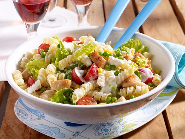 Spiralnudel-Salat mit Hähnchenwürfeln Rezept Spiralnudel-Salat mit Hähnchenwürfeln Rezept