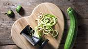 Zucchini-Spaghetti dank Spiralschneider - Foto: iStock