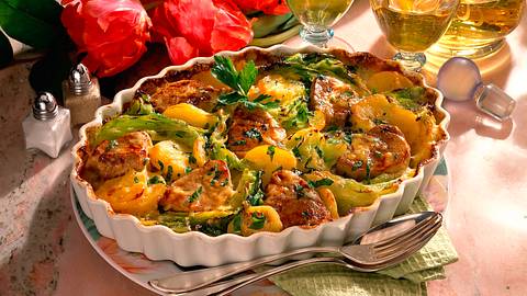 Spitzkohl-Auflauf mit Schweinefilet in Sahnesoße Rezept - Foto: House of Food / Bauer Food Experts KG