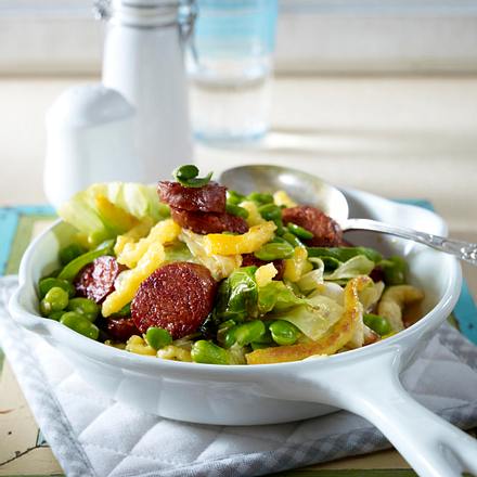 Spitzkohl-Spätzle-Pfanne mit Chorizo und dicken Bohnen Rezept Spitzkohl-Spätzle-Pfanne mit Chorizo und dicken Bohnen Rezept