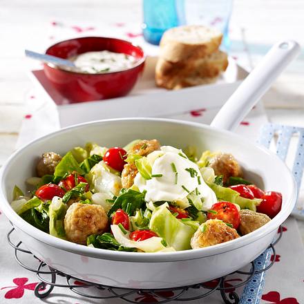 Spitzkohlpfanne mit Brätbällchen Rezept Spitzkohlpfanne mit Brätbällchen Rezept