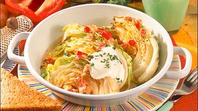Spitzkohlpfanne mit Paprika Rezept - Foto: LECKER @ Bauer Media Group