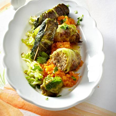 Spitzkohlröllchen auf Möhrenstampf Rezept Spitzkohlröllchen auf Möhrenstampf Rezept