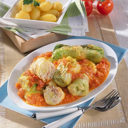 Spitzkohlröllchen in Tomaten-Curry Rezept