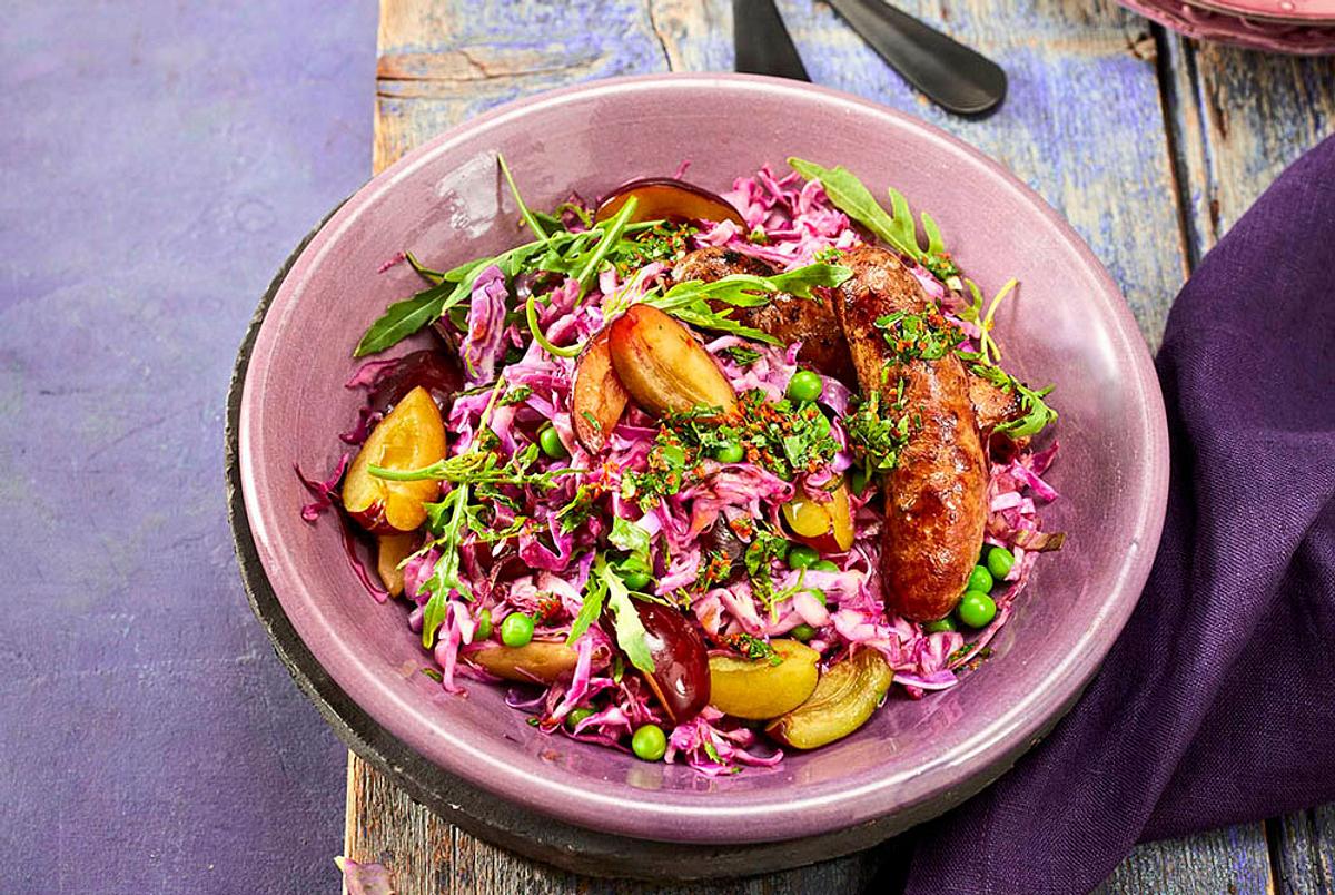 Spitzkohlsalat mit Chimichurri und gebratenen Salsicce Rezept