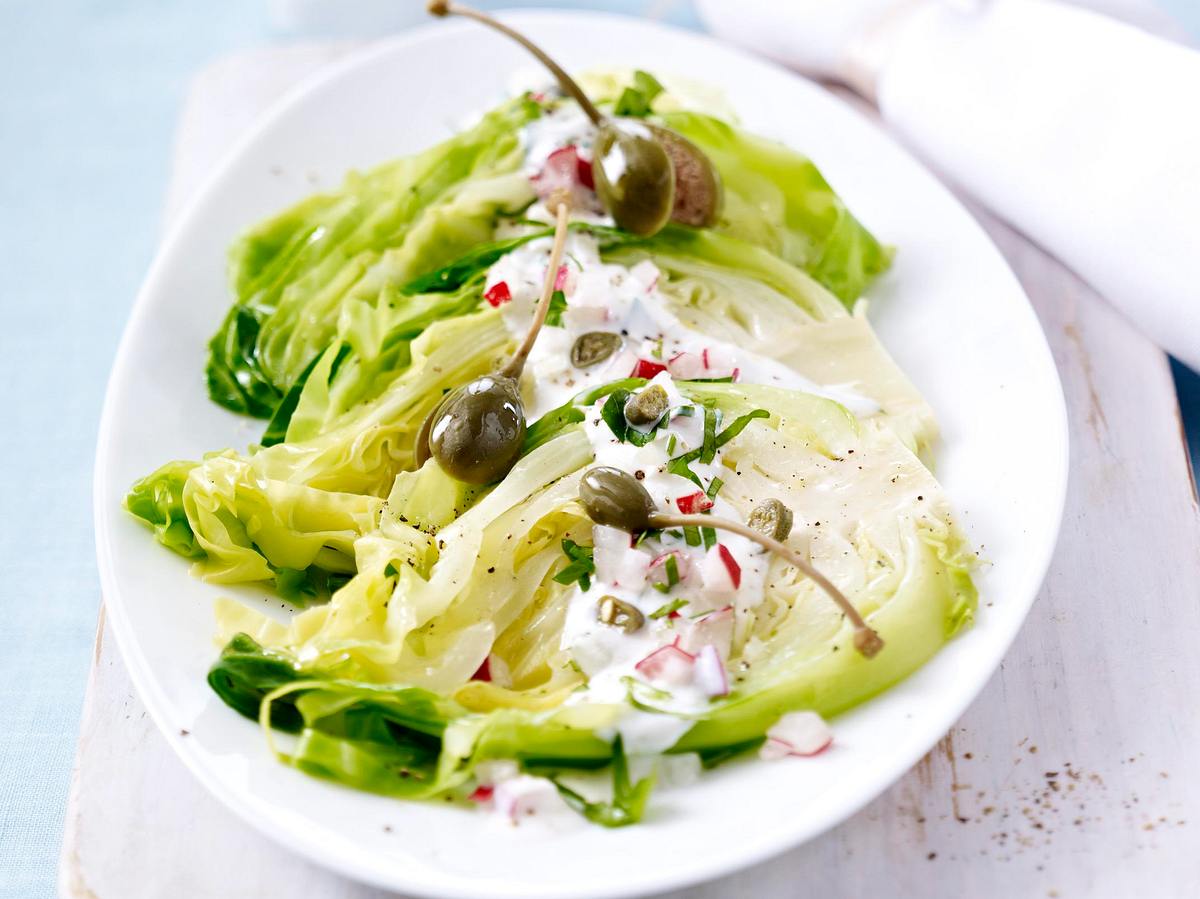 Spitzkohlsalat mit Radieschen-Dressing Rezept