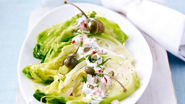 Spitzkohlsalat mit Radieschen-Dressing Rezept - Foto: House of Food / Bauer Food Experts KG