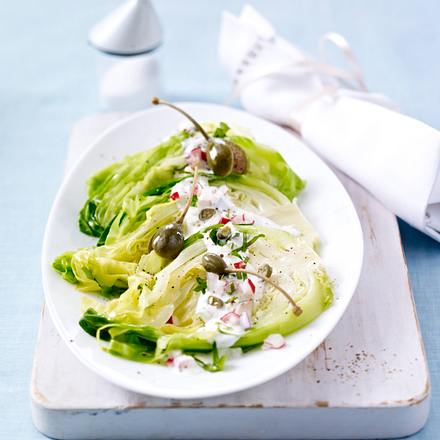 Spitzkohlsalat mit Radieschen-Dressing Rezept Spitzkohlsalat mit Radieschen-Dressing Rezept