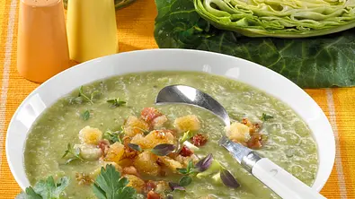 Spitzkohlsuppe Rezept - Foto: LECKER @ Bauer Media Group