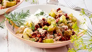Spreewälder-Gurken-Pfanne in Sauerrahmsoße Rezept - Foto: LECKER @ Bauer Media Group Spreewälder-Gurken-Pfanne in Sauerrahmsoße Rezept - Foto: LECKER @ Bauer Media Group