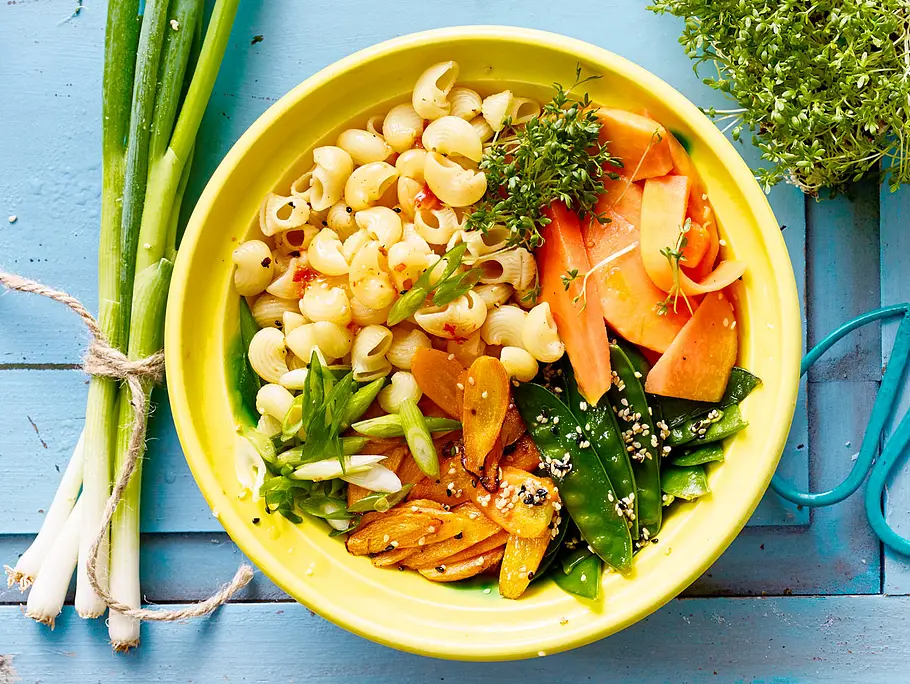 Spring-Bowl mit Asia-Dressing Rezept