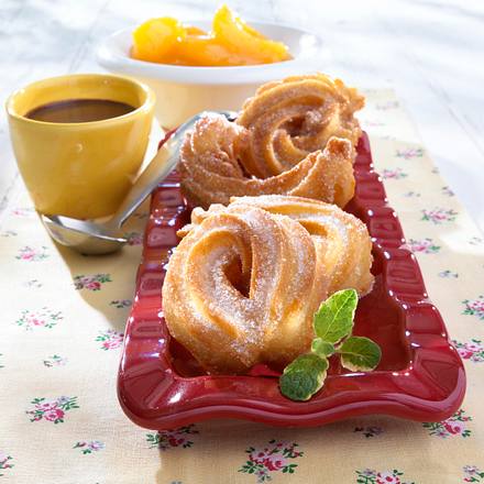 Spritzgebäck (Churros) mit Aprikosen und Schokoladensoße Rezept Spritzgebäck (Churros) mit Aprikosen und Schokoladensoße Rezept