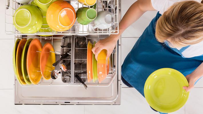 Spülmaschine einräumen - Foto: iStock / AndreyPopov