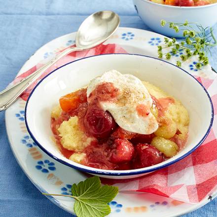 Stachelbeer-Aprikosen-Grütze mit Grießflammeri Rezept Stachelbeer-Aprikosen-Grütze mit Grießflammeri Rezept