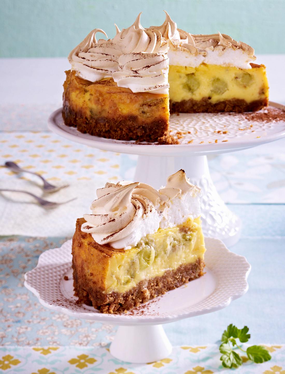 Stachelbeer Baiser Kuchen Mit Frischen Stachelbeeren Stachelbeer-Baiser-Kuchen Rezept | LECKER