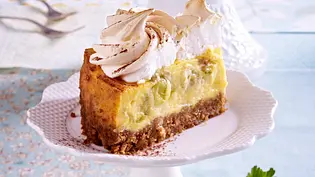 Stachelbeer-Baiser-Kuchen Rezept - Foto: LECKER @ Bauer Media Group Stachelbeer-Baiser-Kuchen Rezept - Foto: LECKER @ Bauer Media Group