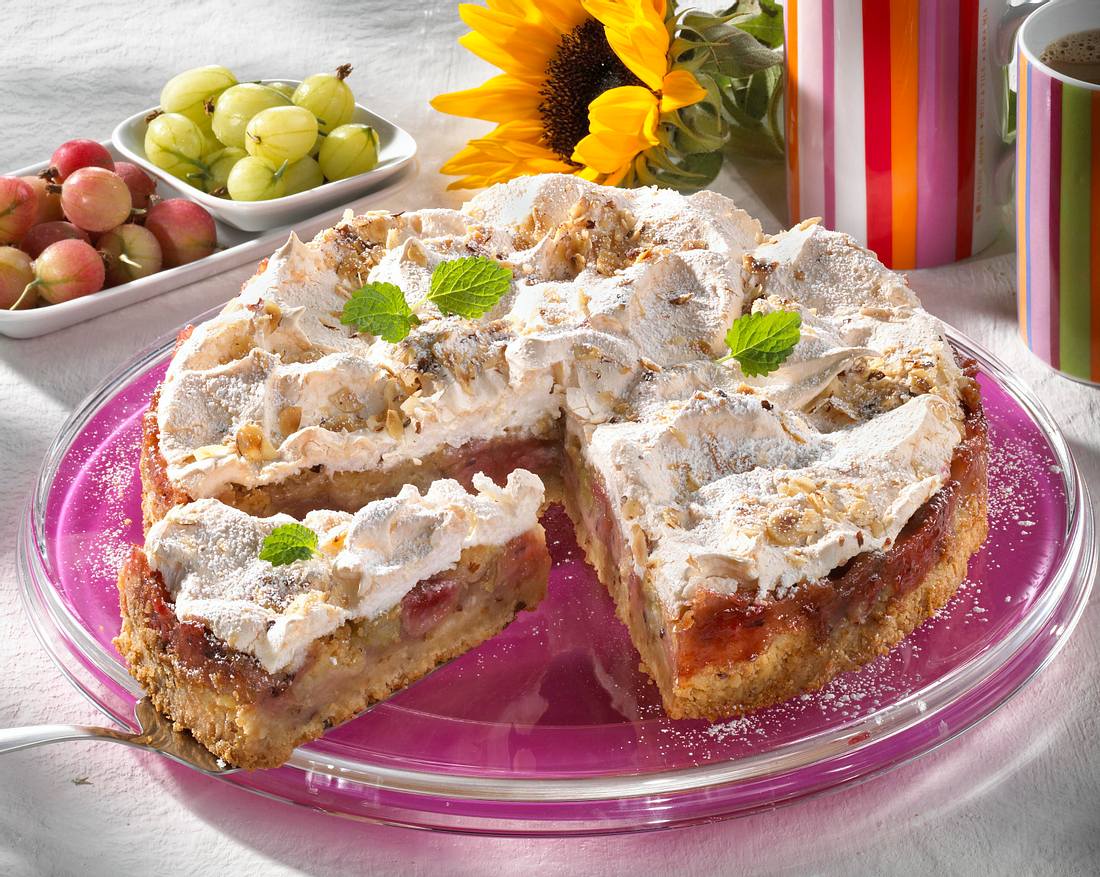 Stachelbeer-Baisertorte aus Streuselteig Rezept | LECKER