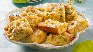 Stachelbeer-Blechkuchen mit Guss Rezept - Foto: LECKER @ Bauer Media Group