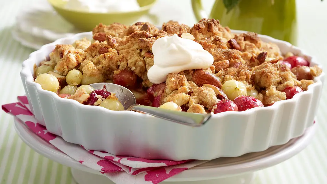 Stachelbeer-Crumble Rezept - Foto: LECKER @ Bauer Media Group
