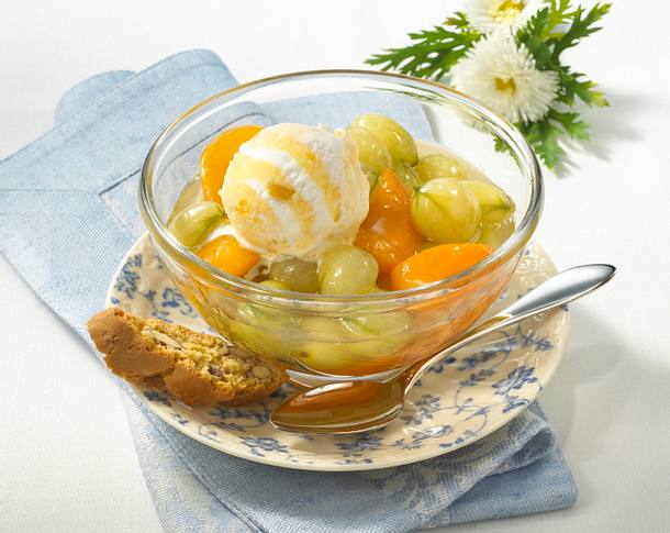 Stachelbeer-Kompott mit Eis Rezept