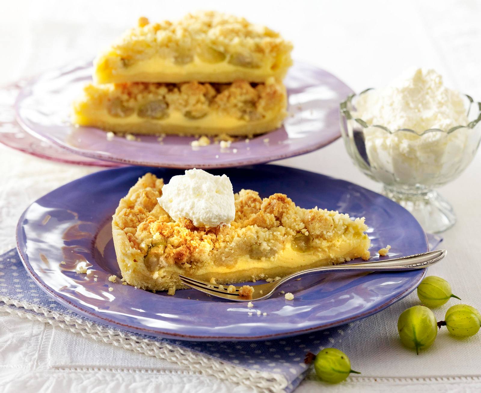 Stachelbeer-Quark-Tarte mit Streusel Rezept | LECKER