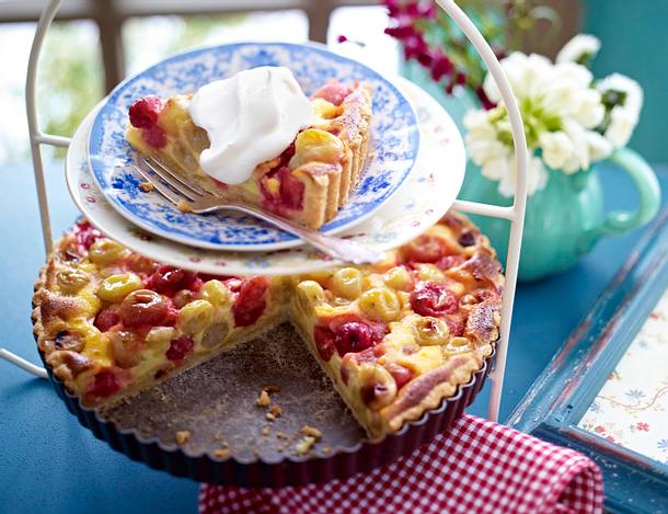 Stachelbeer-Tarte mit Crème-fraîche-Vanilleguss Rezept