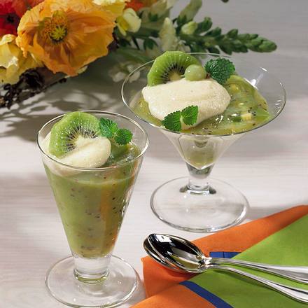Stachelbeergrütze mit Grießschaum Rezept Stachelbeergrütze mit Grießschaum Rezept