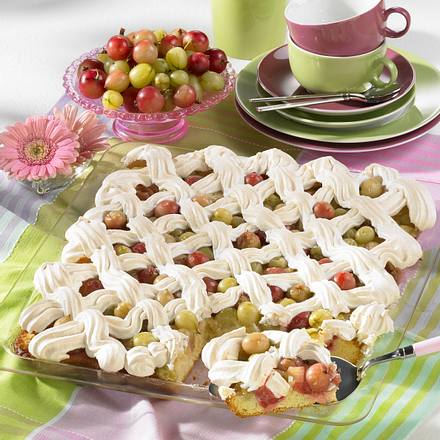 Stachelbeerkuchen vom Blech mit Baisergitter Rezept Stachelbeerkuchen vom Blech mit Baisergitter Rezept