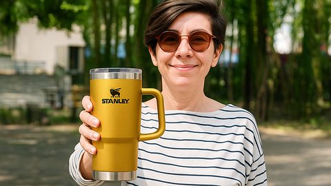 Stanley Tumbler FlowState 2.0 Copper Tinsel - Foto: LECKER.de/DALL-E 3