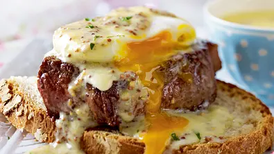 Steak Egg Benedict mit Senf Rezept - Foto: LECKER @ Bauer Media Group