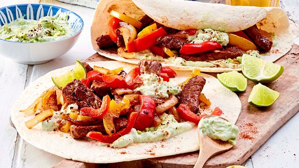 Was koche ich heute Abend? Steak-Fajita-Pfanne mit Tortillafladen - Foto: House of Food / Bauer Food Experts KG