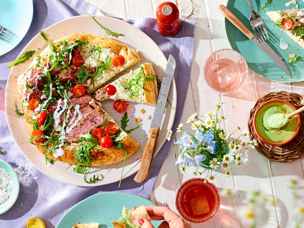 Steak im Brot auf Kräutercreme Rezept