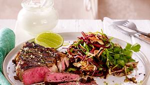 Steak mit Frischkäse und Cole Slaw Rezept - Foto: House of Food / Bauer Food Experts KG