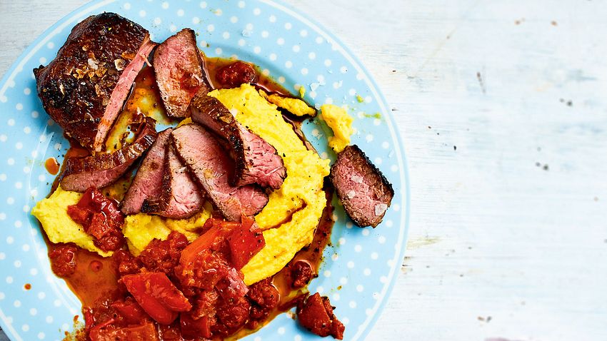 Steak mit Polenta und Paprikagemüse Rezept - Foto: House of Food / Bauer Food Experts KG