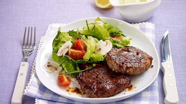 Steak mit Salat (Trennkost - Eiweiß) Rezept - Foto: House of Food / Bauer Food Experts KG