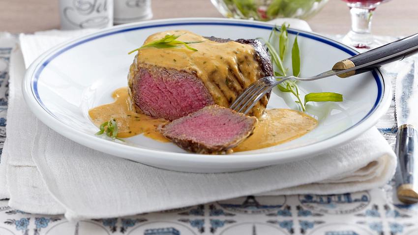 Steak mit Sauce Cafe de Paris Rezept - Foto: House of Food / Bauer Food Experts KG