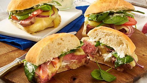 Steak-Sandwich mit Basilikum-Mayo Rezept - Foto: House of Food / Bauer Food Experts KG