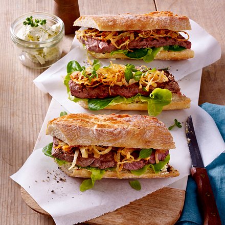 Steak-Sandwich mit gerösteten Zwiebeln Rezept Steak-Sandwich mit gerösteten Zwiebeln Rezept