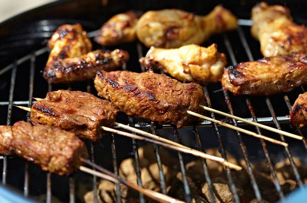 Steak-Spieße in Bier-Marinade mit grüner Chili-Soße^ Rezept