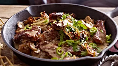 Steakpfanne mit Champignons Rezept - Foto: LECKER @ Bauer Media Group