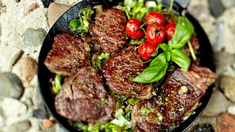 Steakpfanne Sansibar mit Pfeffersoße Rezept - Foto: House of Food / Bauer Food Experts KG