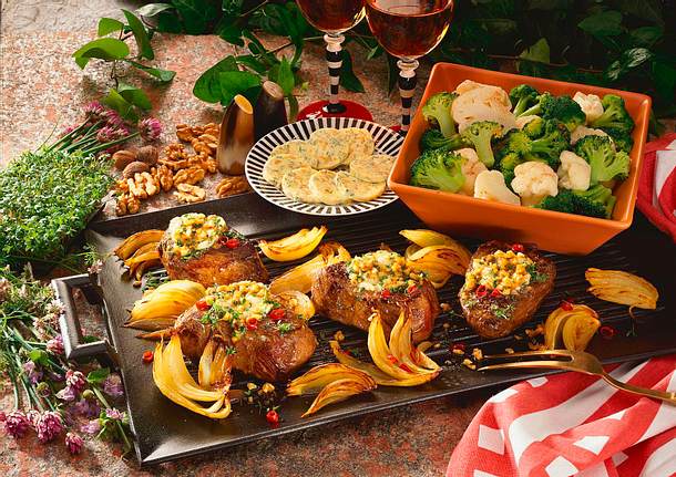 Steaks mit würziger Walnussbutter Rezept
