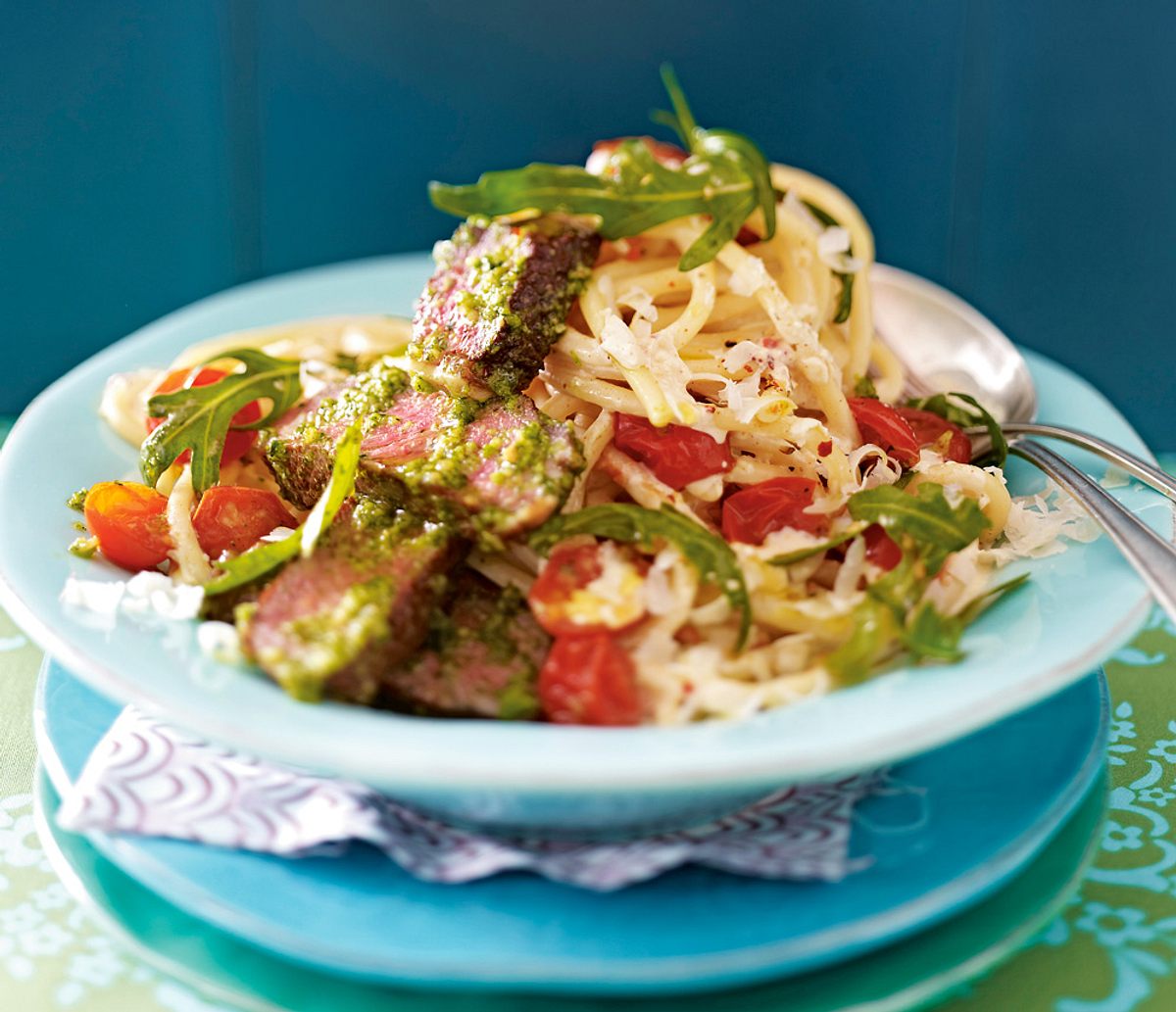 Steakstreifen in Pesto auf Bucatini Rezept