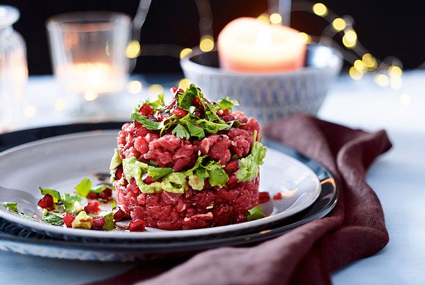 Steaktatar mit Avocado und Granatapfel Rezept Steaktatar mit Avocado und Granatapfel Rezept