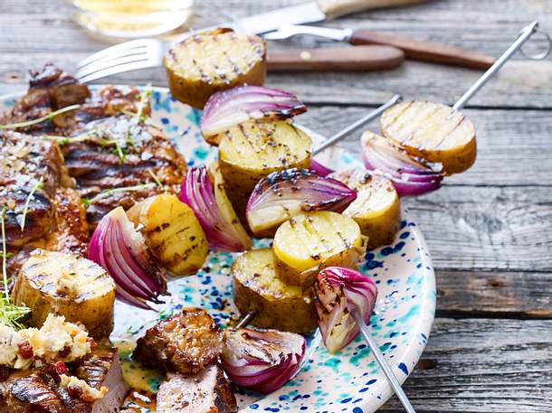 Steckerlkartoffeln mit Zwiebel-Grätsche Rezept Steckerlkartoffeln mit Zwiebel-Grätsche Rezept
