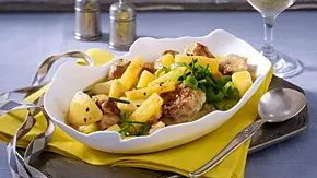 Steckrüben-Kartoffel-Gulasch Rezept - Foto: LECKER @ Bauer Media Group